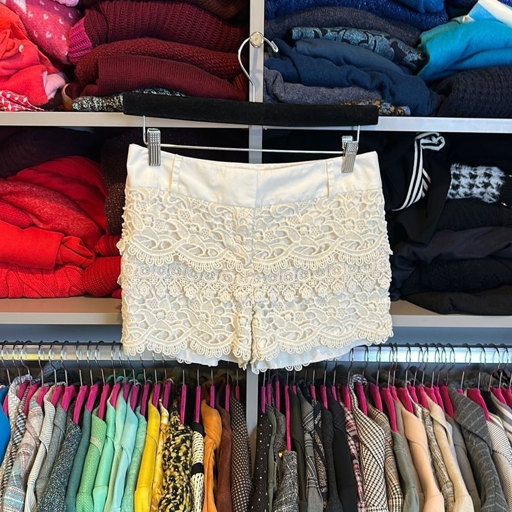 Loft ivory embroidered short with belt loops size 0